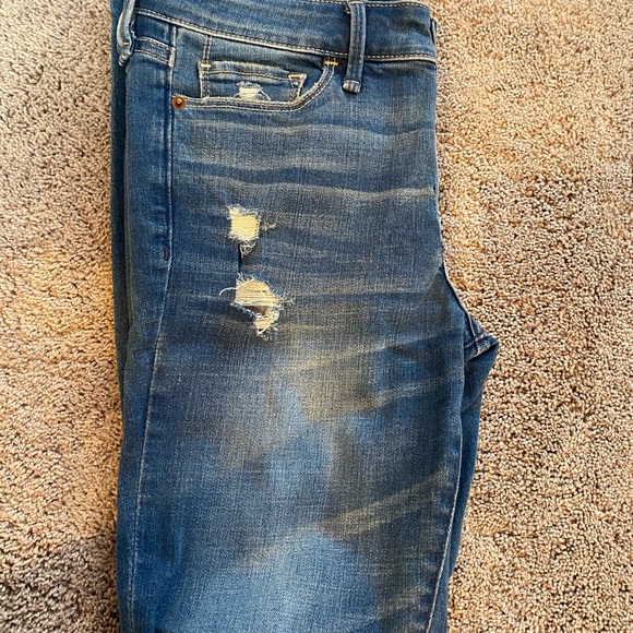 NWT RIPPED JEANS - Picture 2 of 4